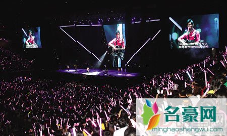 周杰伦暖心鼓励粉丝 相约演唱会见