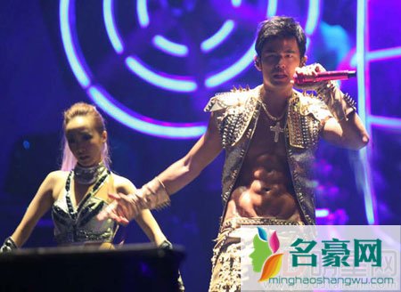 周杰伦暖心鼓励粉丝 相约演唱会见