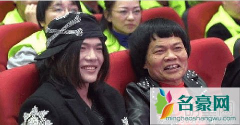 八两金带儿子闯娱乐圈 儿子帅气不随爹