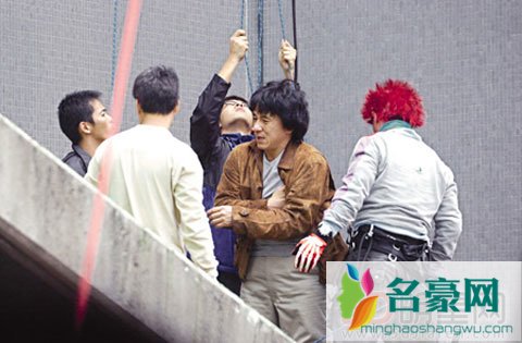 成龙武戏最拼 断手断脚出道不易