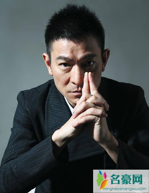 刘德华情人节医院发糖 粉丝打气喊等华仔