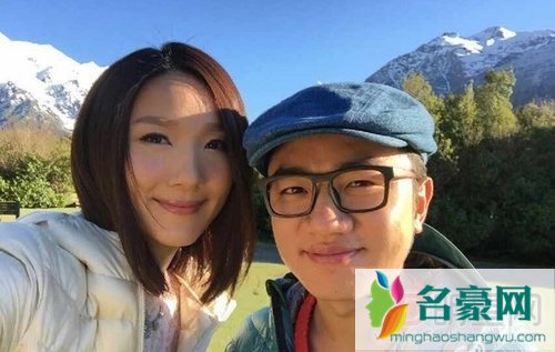 王祖蓝和老婆结婚照 王祖蓝和老婆跳舞