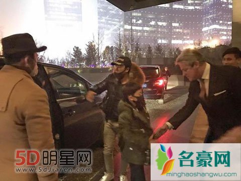 雾霾天甄子丹全家武装 刘嘉玲炫抗霾神器