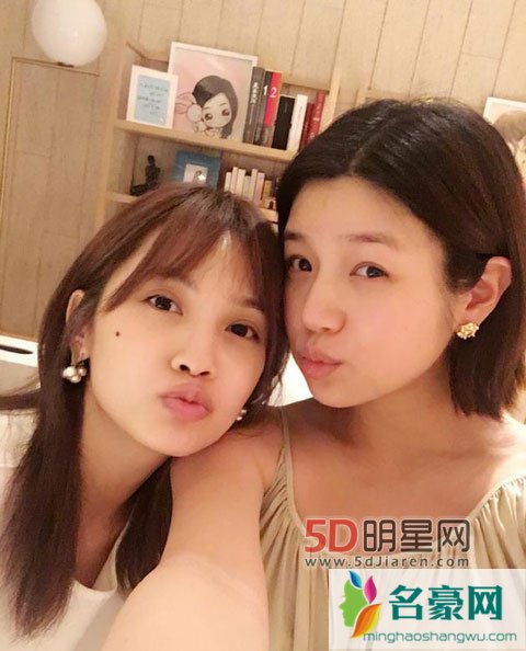 杨丞琳微博发与陈妍希合照 粉丝集体跑偏逼婚李荣浩