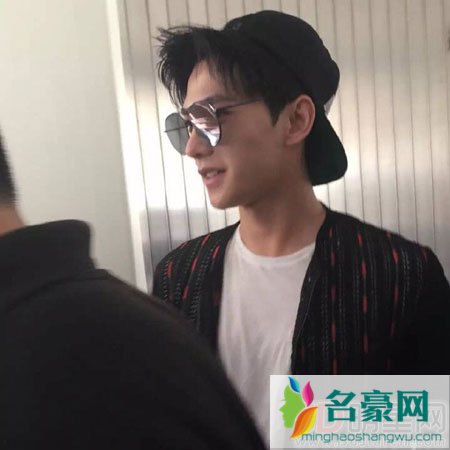 杨洋武汉宣传电影 粉丝疯狂被调侃釜山行