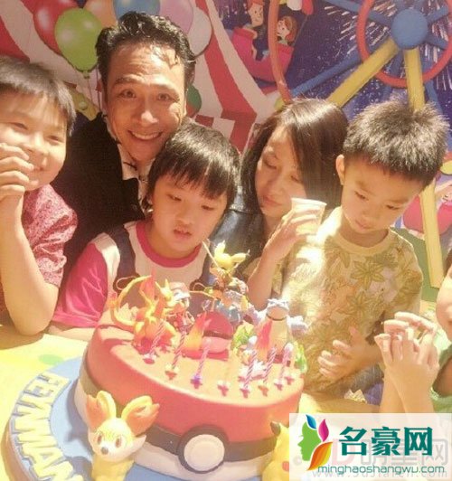 吴镇宇儿子费曼庆8岁生日 妈妈罕见出镜