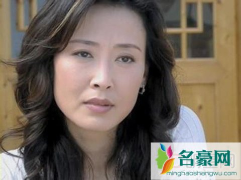 张瑞珈千金女贼吻戏 张瑞珈年轻时候照片