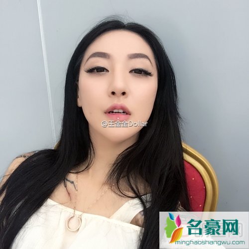 超女王金金首谈家庭背景 王金金父母不看女儿比赛