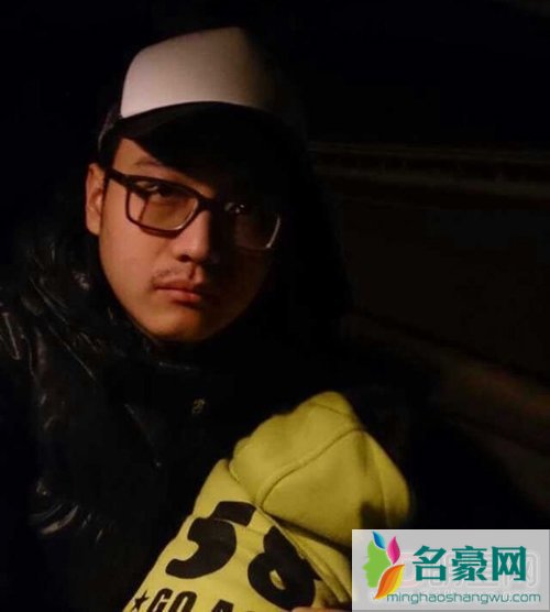 王宝强身高与经纪人宋喆身高照片对比 王宝强长得不如宋喆吗