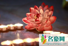 2022过年前给过世的亲人烧纸钱是在哪天 过年有没有上坟的习俗