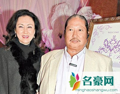 洪金宝的老婆是谁 洪金宝老婆谢楠照片