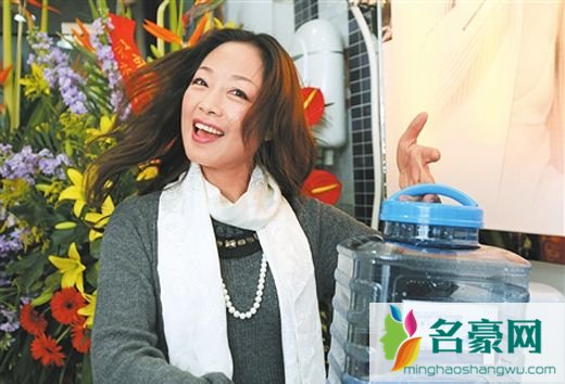 郎咸平的夫人妻子张玮照片及资料 张玮和adam合唱是哪一期