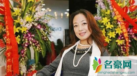 郎咸平的夫人妻子张玮照片及资料 张玮和adam合唱是哪一期