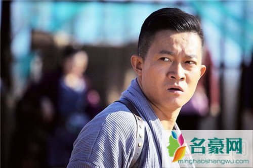 杨紫电视剧《大秧歌》中,杨志刚饰演的是一个乞丐出身的小人物海猫,他