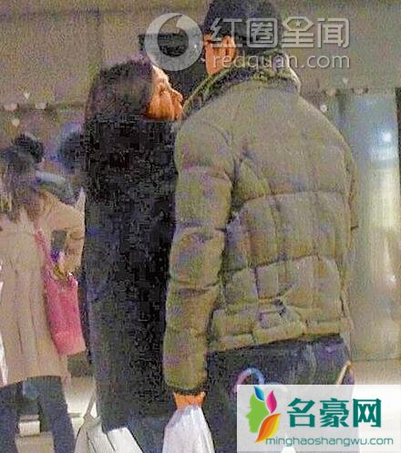 54岁庾澄庆约会女主播 吃饭看电影回女方家