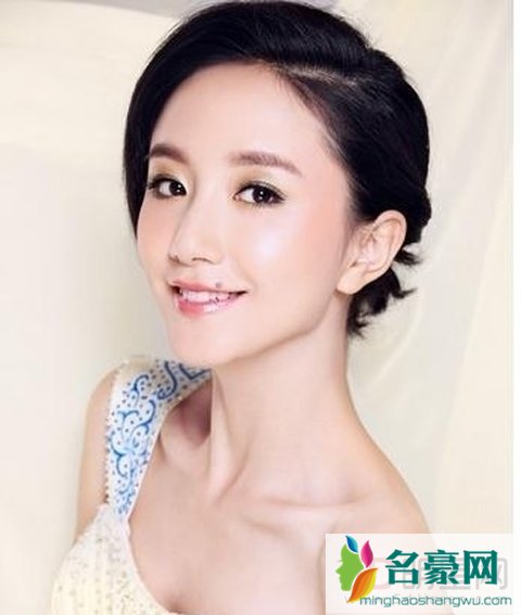 小泥巴李倩个人资料及照片 李倩粉色写真小露性感