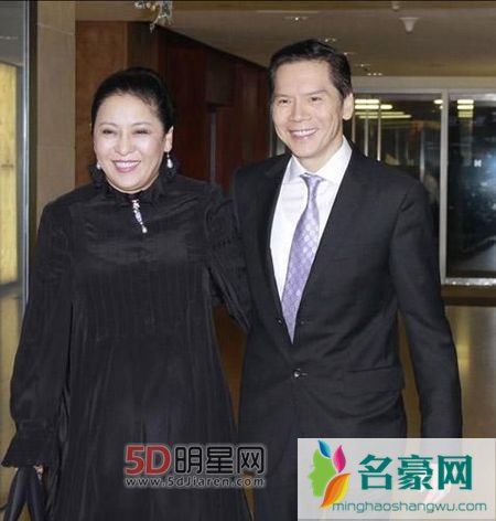 向华强老婆是谁 向华强有几个老婆