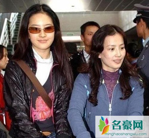 刘亦菲妈妈53似仙女 刘亦菲妈妈年轻照片