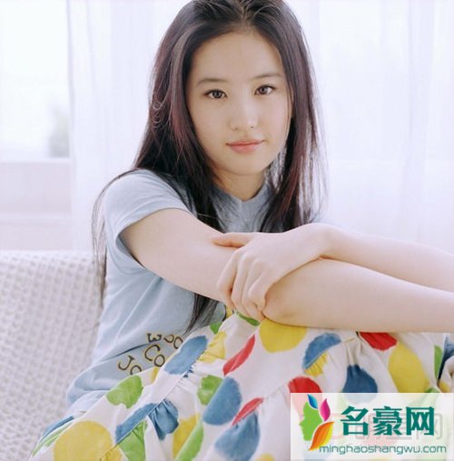 刘亦菲妈妈53似仙女 刘亦菲妈妈年轻照片