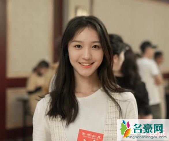 女星大闹高铁站是什么情况 背后原因究竟是什么?