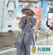 赵丽颖产后现身机场粉丝超激动 无名指婚戒闪耀很抢眼