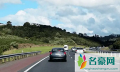 换了四个新轮胎跑高速120飘正常吗 换四个轮胎要做四轮定位吗