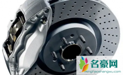 刹车片过热浇了一次水没事吧 刹车片有糊味要停多久才能开